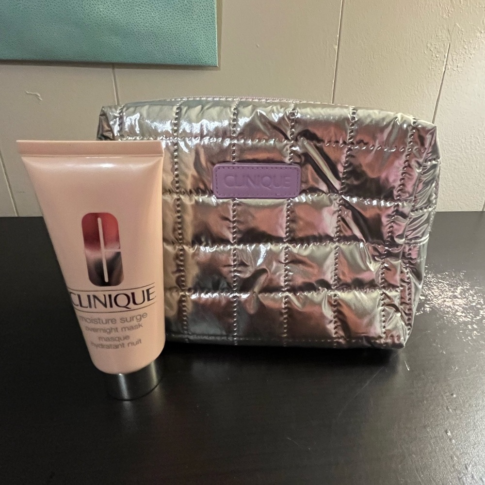 Clinique Moisture Surge Overnight Mask with Silver Quilted Bag